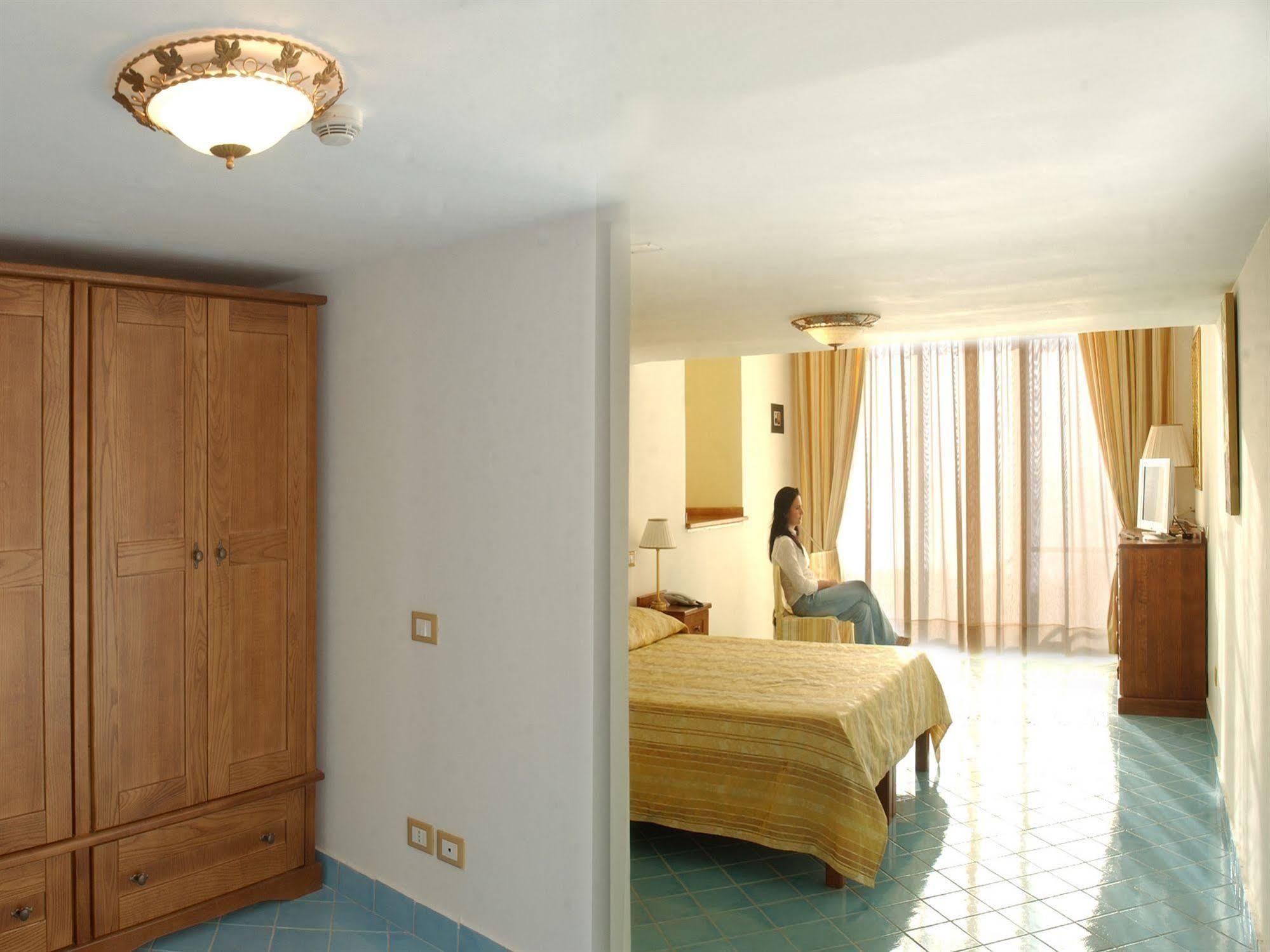 Hotel Baia ปาลีนูโร ภายนอก รูปภาพ