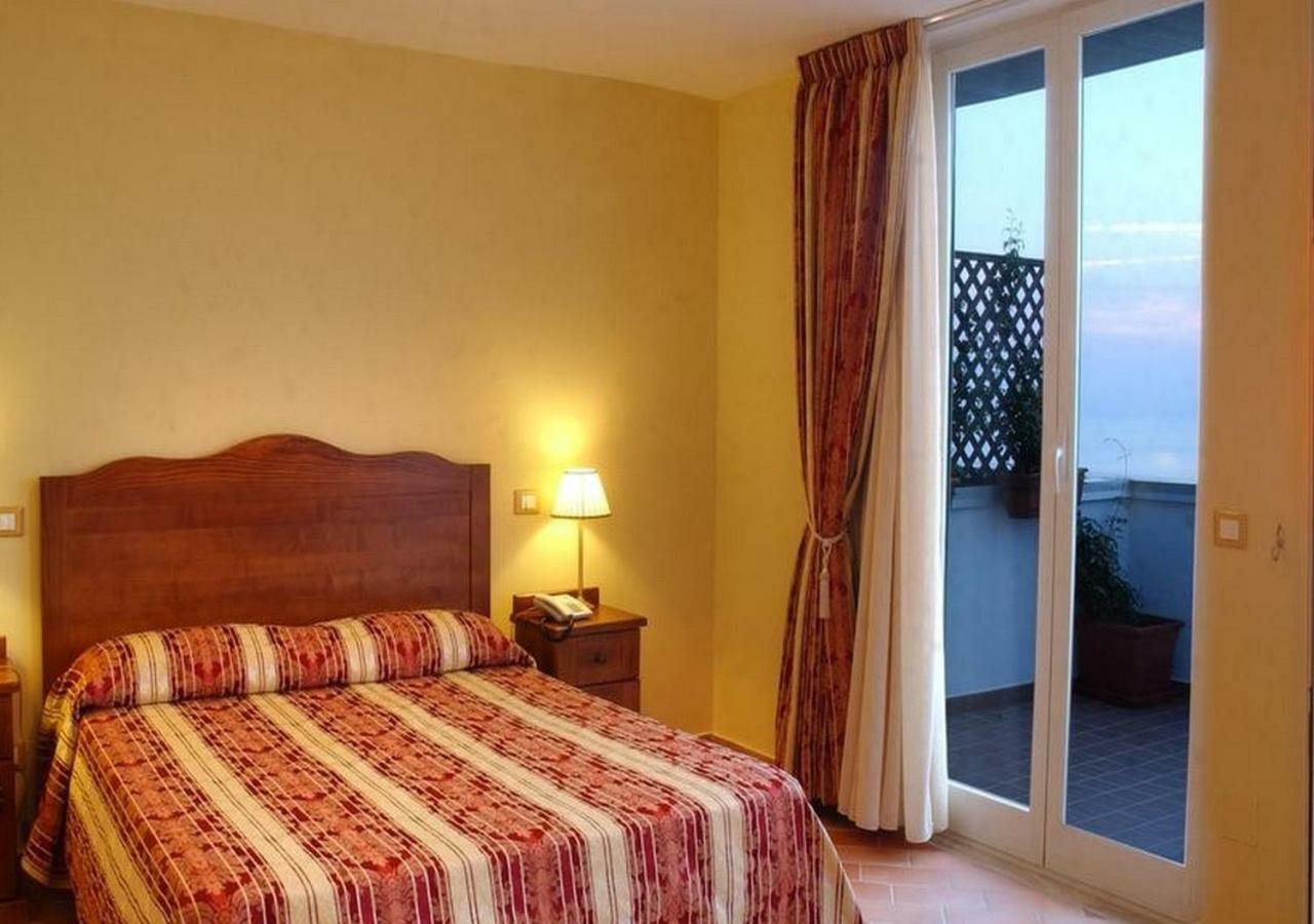 Hotel Baia ปาลีนูโร ภายนอก รูปภาพ